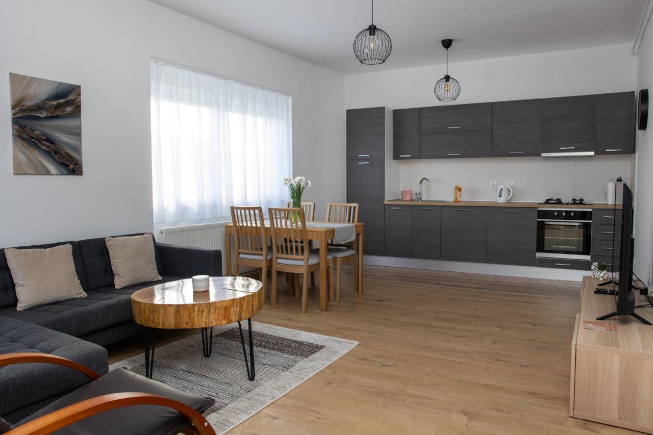 Apartman Ena Бйеловар Екстериор снимка